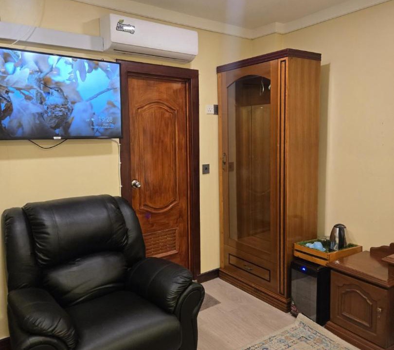 Photo of Livingroom in Male