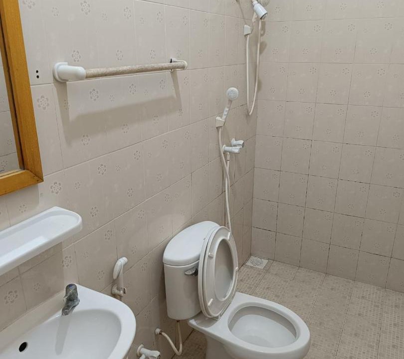 Photo of Bathroom in Hanimaadhoo