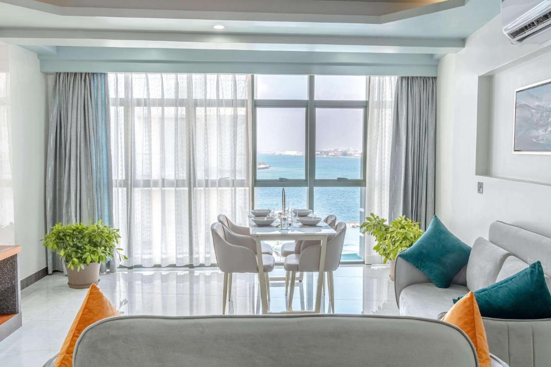 Photo of Livingroom in Male