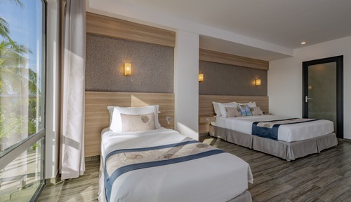 Deluxe Family Room with Balcony and Sea view