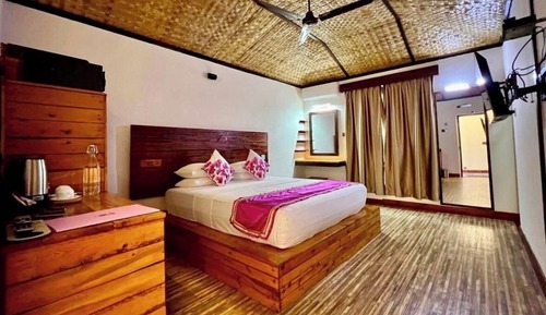 Deluxe Double Room, Private Bathroom, Garden View