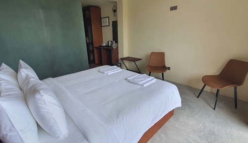 Deluxe Double Room, Balcony, Partial Sea View