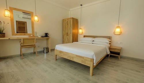 Classic Double Room, 1 King Bed, Balcony, Sea View