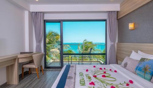Honeymoon Room with Balcony and Seaview