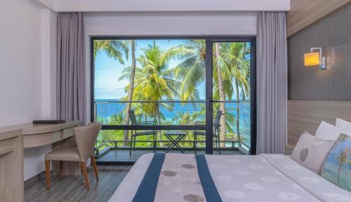 Deluxe Double Room with Balcony and Sea View