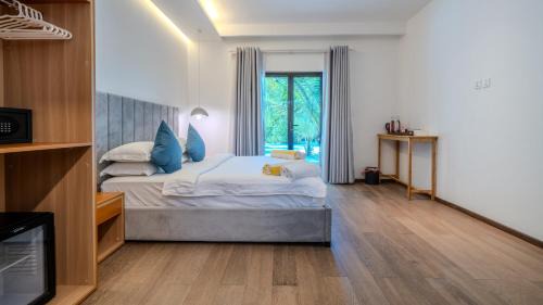 Deluxe Double Room with Balcony and Sea View