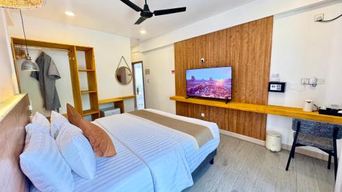 Deluxe Double or Twin Room with City View