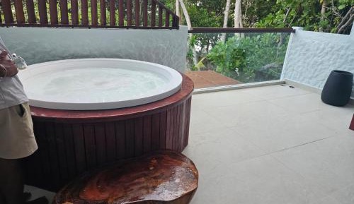Seaview Room with Jacuzzi
