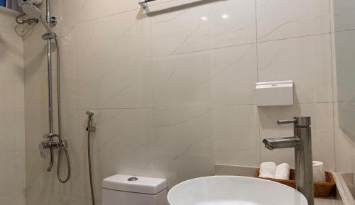 Deluxe One-Bedroom Apartment