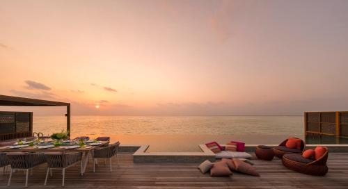 Sunset Three-Bedroom Water Suite - Room Rate inclusive of breakfast for 6 adults