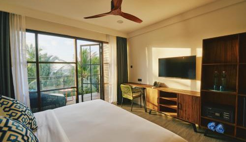 Deluxe Double Room with Balcony and Sea View