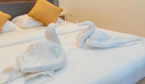 Deluxe King Suite