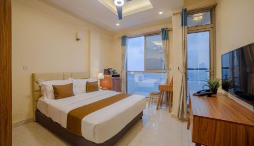 Deluxe Queen Room with Sea View & Balcony (Free Return Airport Transfer)