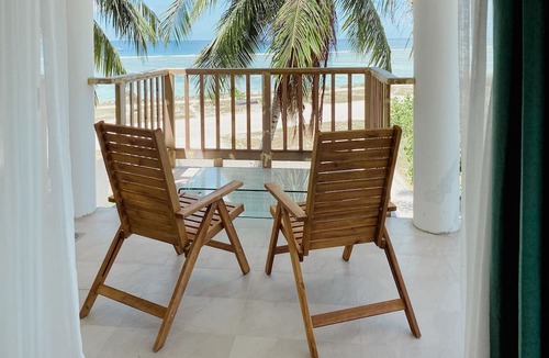 Thulusdhoo Island Hotel | Coral Inn