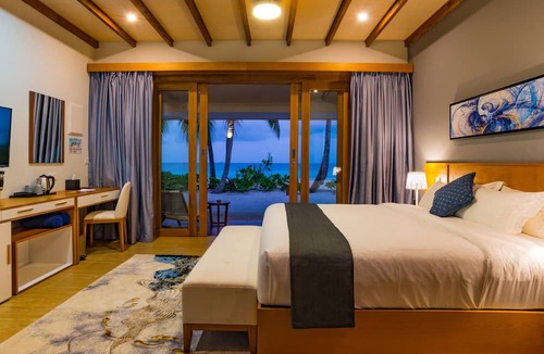 Mandhoo Hotel | Fiyavalhu Resort Maldives