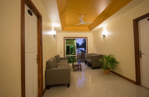 Ukulhas Hotel | Ostrov Beach