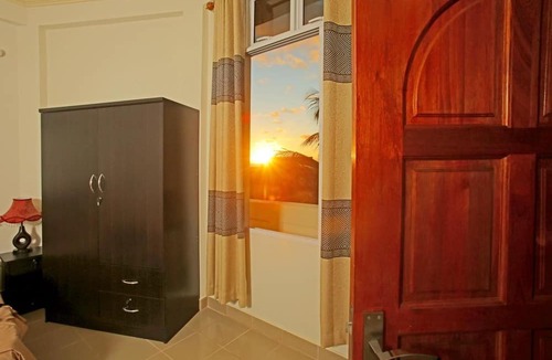Dharavandhoo House | Hanifaru Transit Inn