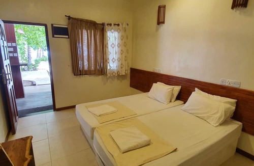 Thulusdhoo Island House | Surf Deck