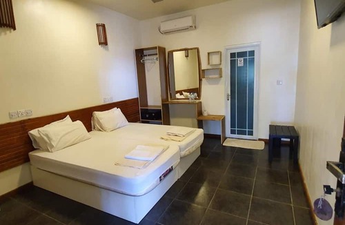 Thulusdhoo Island House | Surf Deck