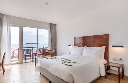Hulhule Hotel | Hulhule Island Hotel- Private Beach Access & Airport Pick-up and Drop