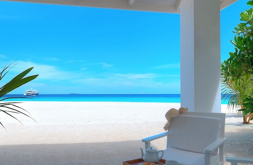Bathala Island Hotel | Sandies Bathala