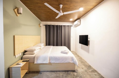 Thulusdhoo Island House | Bibee Surf