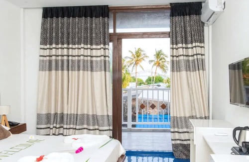 Dhiffushi Hotel | Heron Beach Hotel