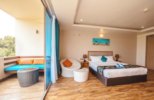 Thulusdhoo Island Hotel | Season Paradise