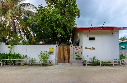 Thulusdhoo Island House | Dream Inn Sun Beach Hotel