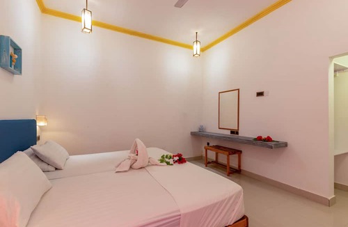 Thulusdhoo Island House | Dream Inn Sun Beach Hotel