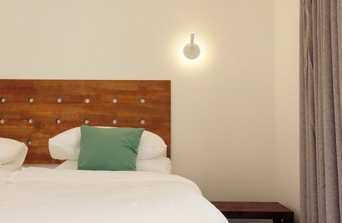 Dhigurah Bed & Breakfast | Sea view room with balcony