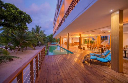 Dharavandhoo Hotel | Kiha Beach