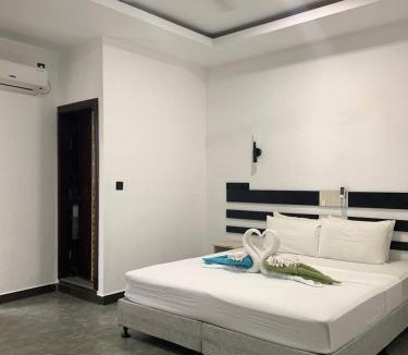 Dhiffushi Hotel | Seaside Villa