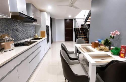 Hulhumale Apartment | Skyline view king room with large glass windows