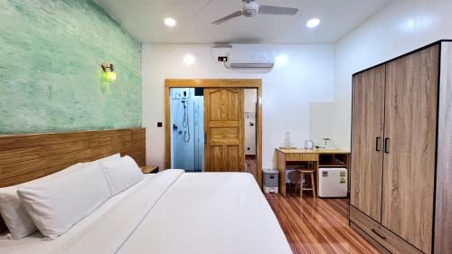 Omadhoo House | Turtle Maldives - Your Gateway to the Beach & Marine Adventures Await!