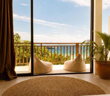 Thulusdhoo Island Hotel | Samura Panorama Guest House
