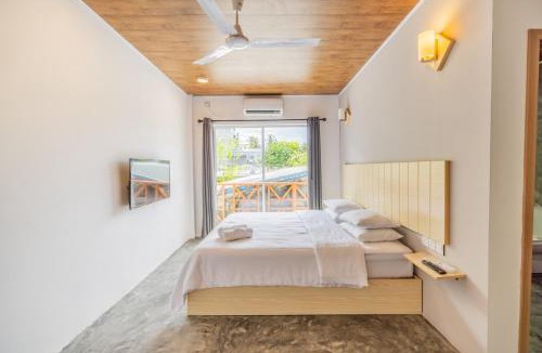 Thulusdhoo Island House | Bibee Surf