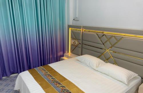 Male House | Ontrack Travel