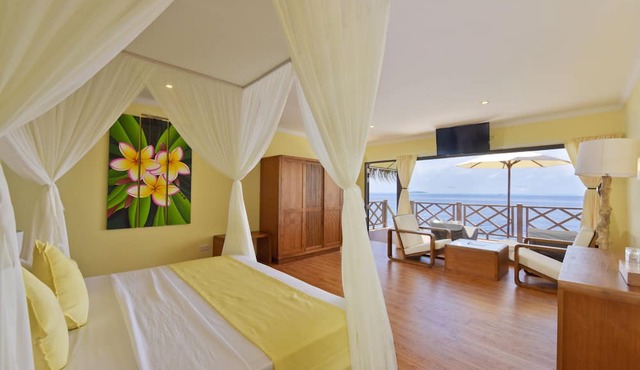Dreamland Unique Sea and Lake Resort Spa in Hirundhoo