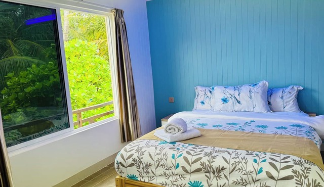Wave Crest Retreat in Thulusdhoo Island